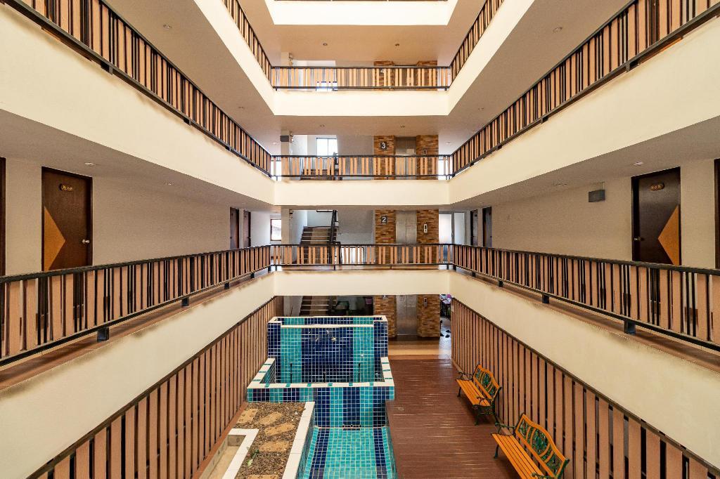 Grannylla Charoenkrung Aparthotel Bangkok Exteriör bild