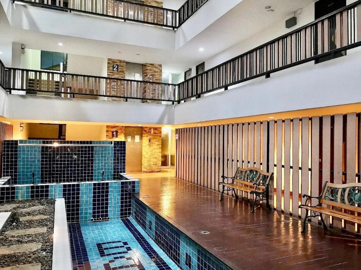 Grannylla Charoenkrung Aparthotel Bangkok Exteriör bild