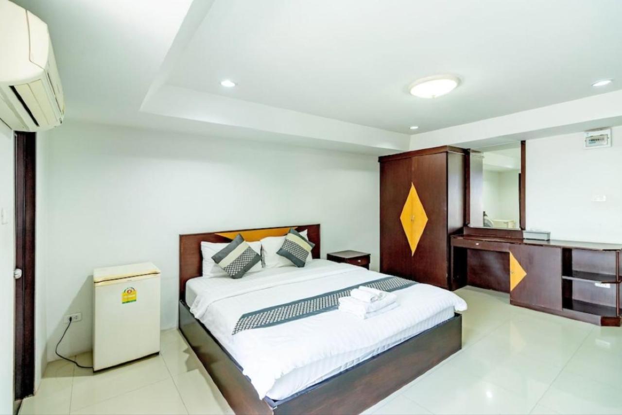 Grannylla Charoenkrung Aparthotel Bangkok Exteriör bild