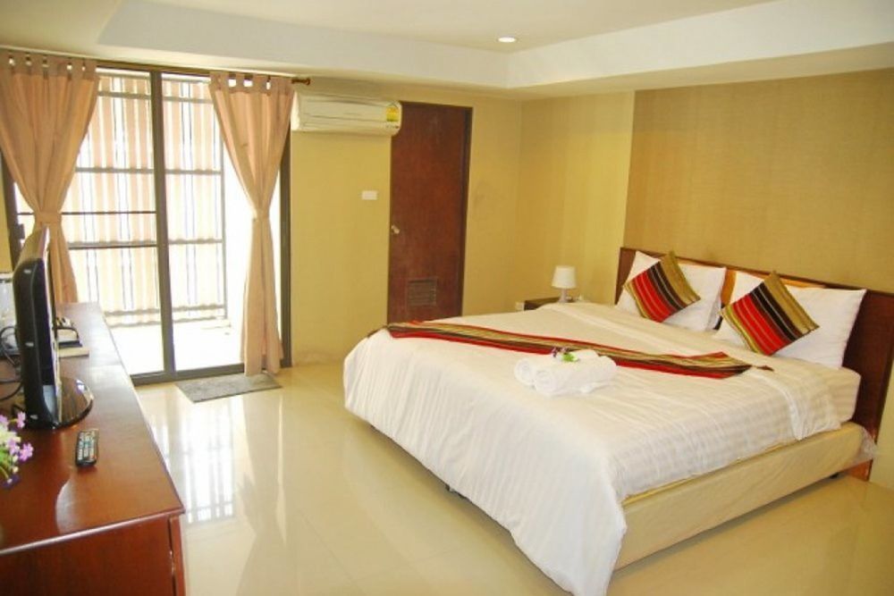 Grannylla Charoenkrung Aparthotel Bangkok Exteriör bild