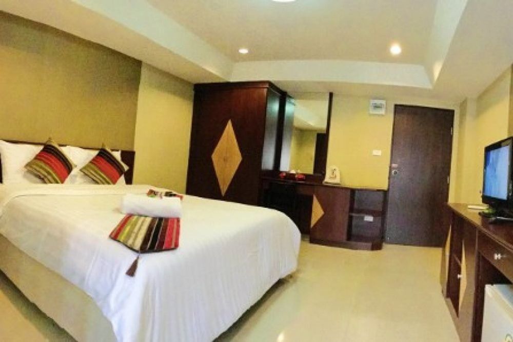 Grannylla Charoenkrung Aparthotel Bangkok Exteriör bild