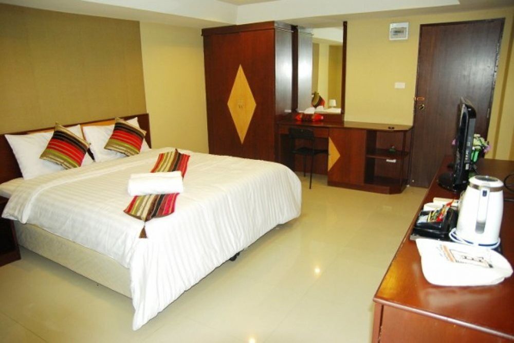 Grannylla Charoenkrung Aparthotel Bangkok Exteriör bild