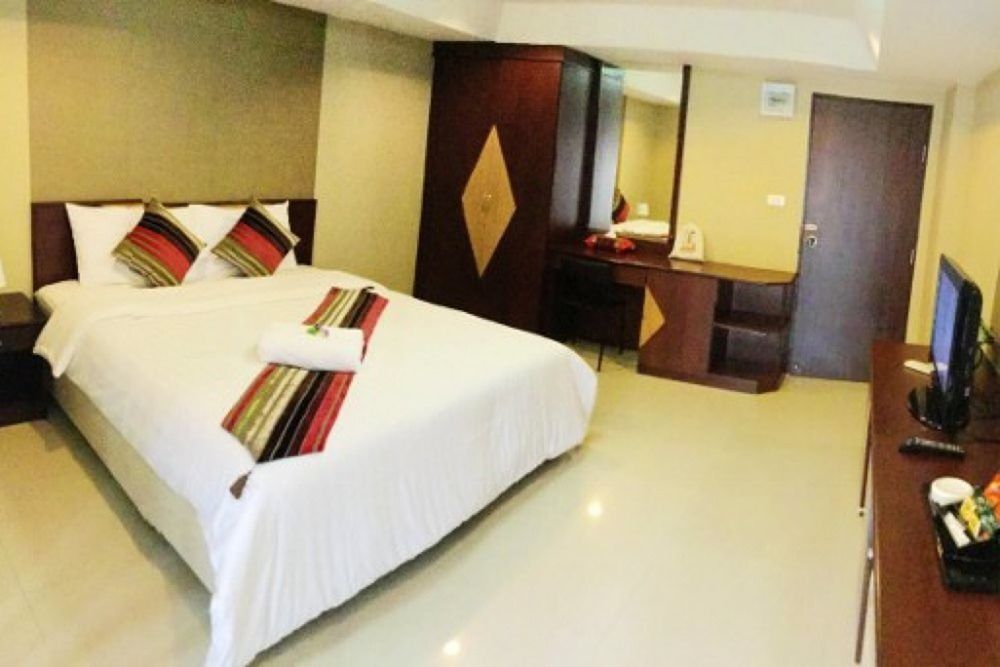 Grannylla Charoenkrung Aparthotel Bangkok Exteriör bild